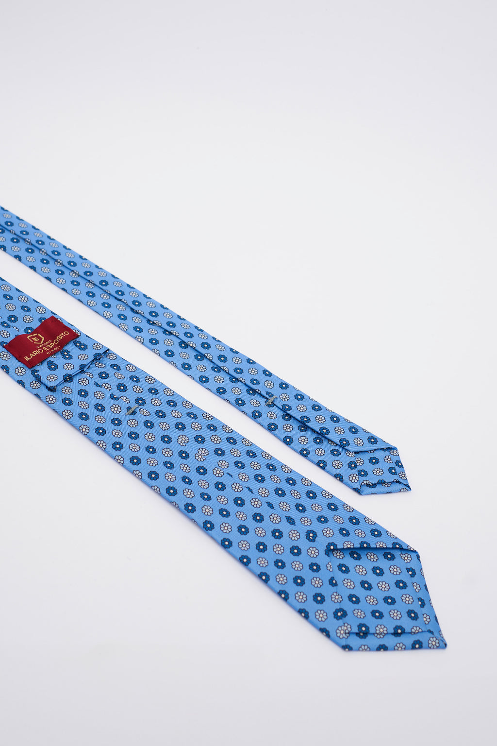 Cravatta in Seta Celeste con Fiori Azzurri e Bianchi