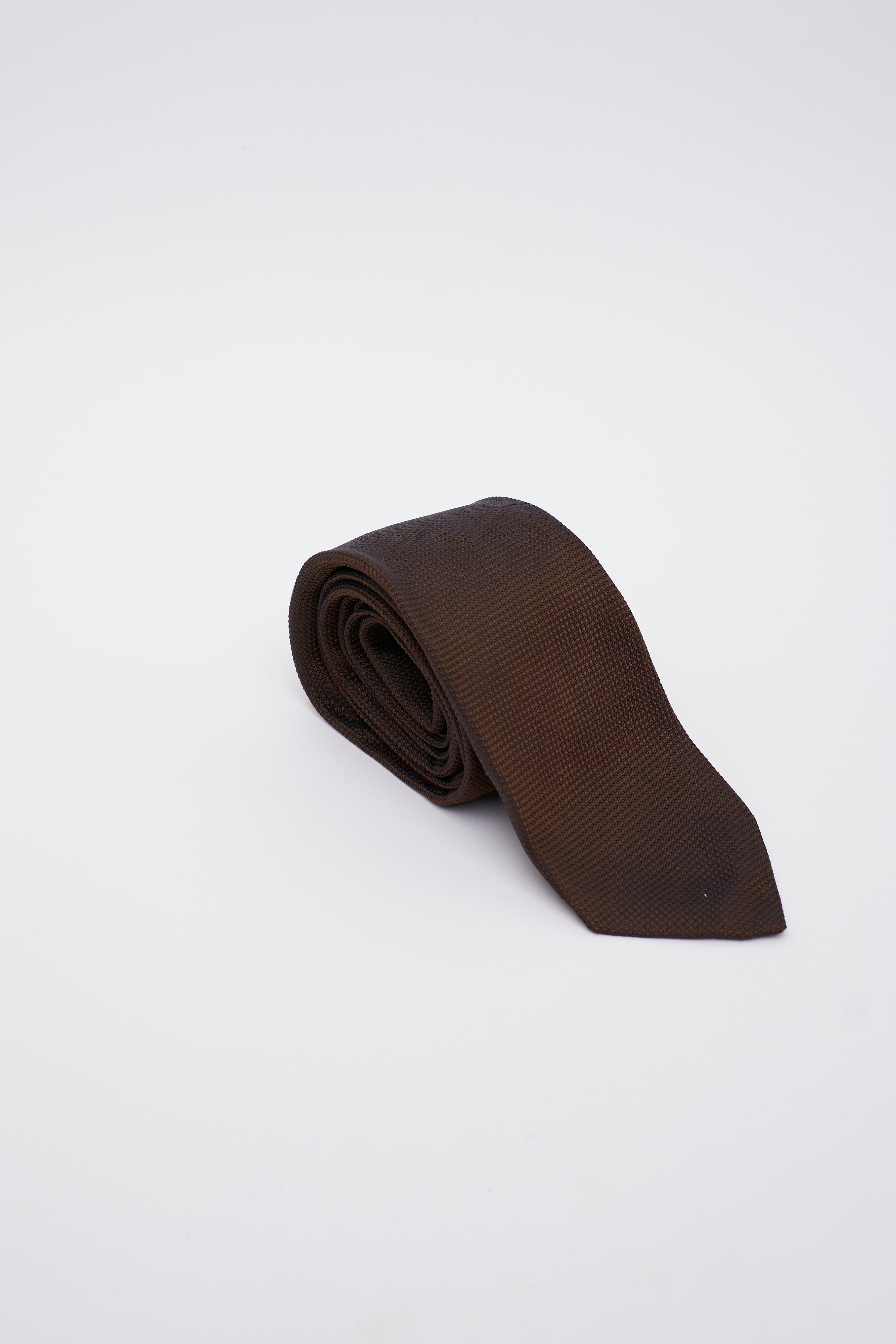 Cravatta in Seta Marrone Scuro con Texture