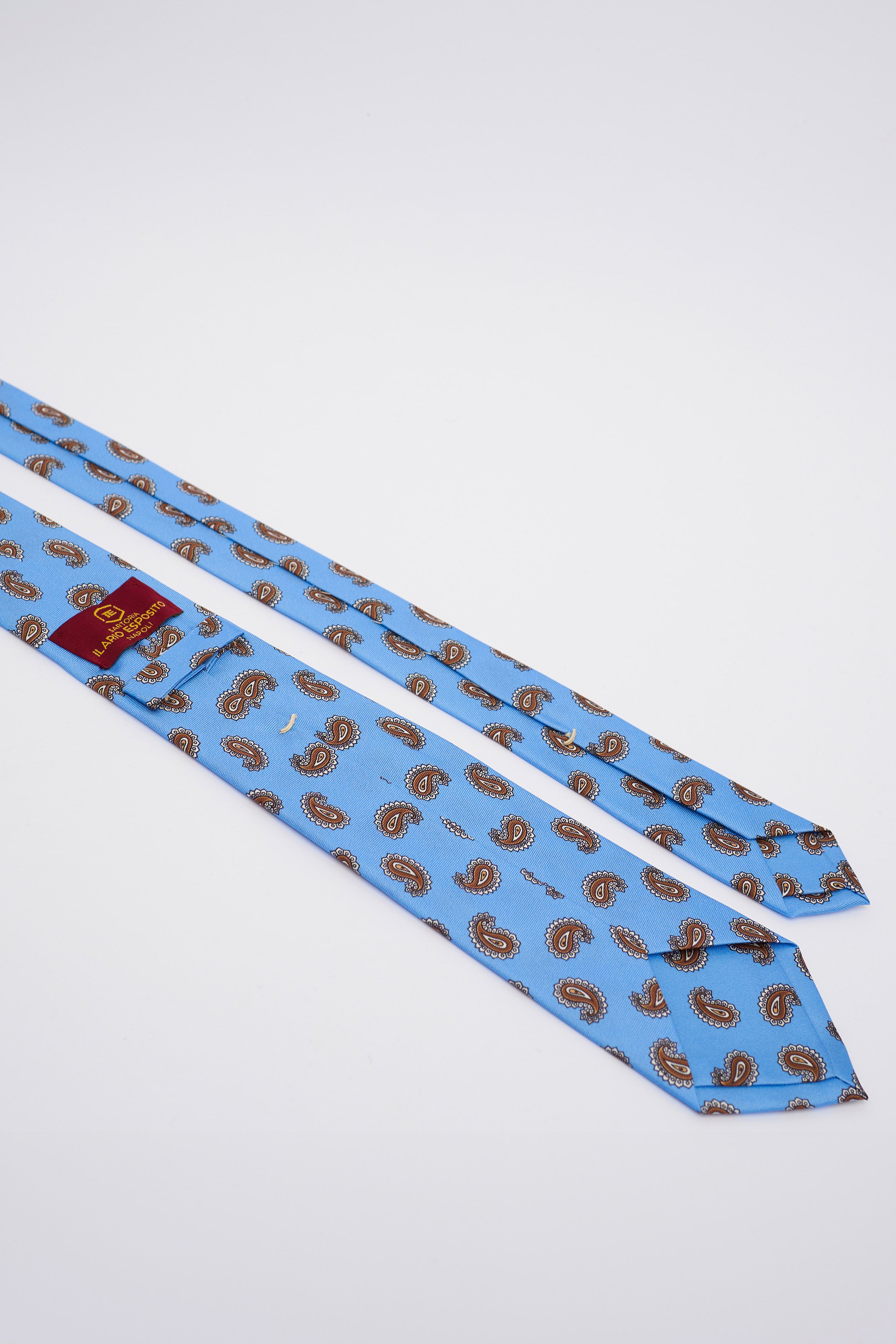 Cravatta in Seta Celeste con Disegno Marroncino