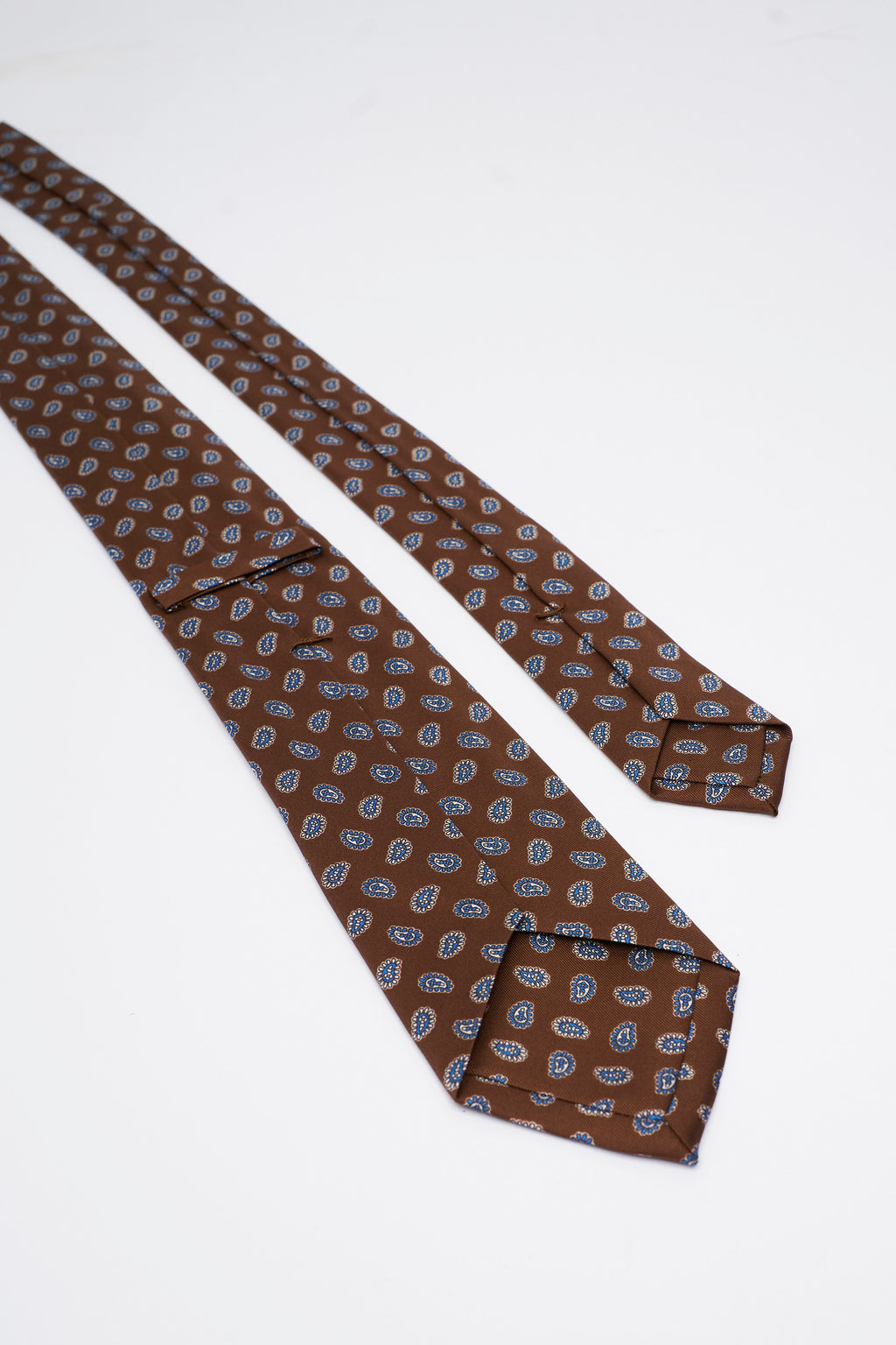 Cravatta in Seta Marrone con Motivo Paisley