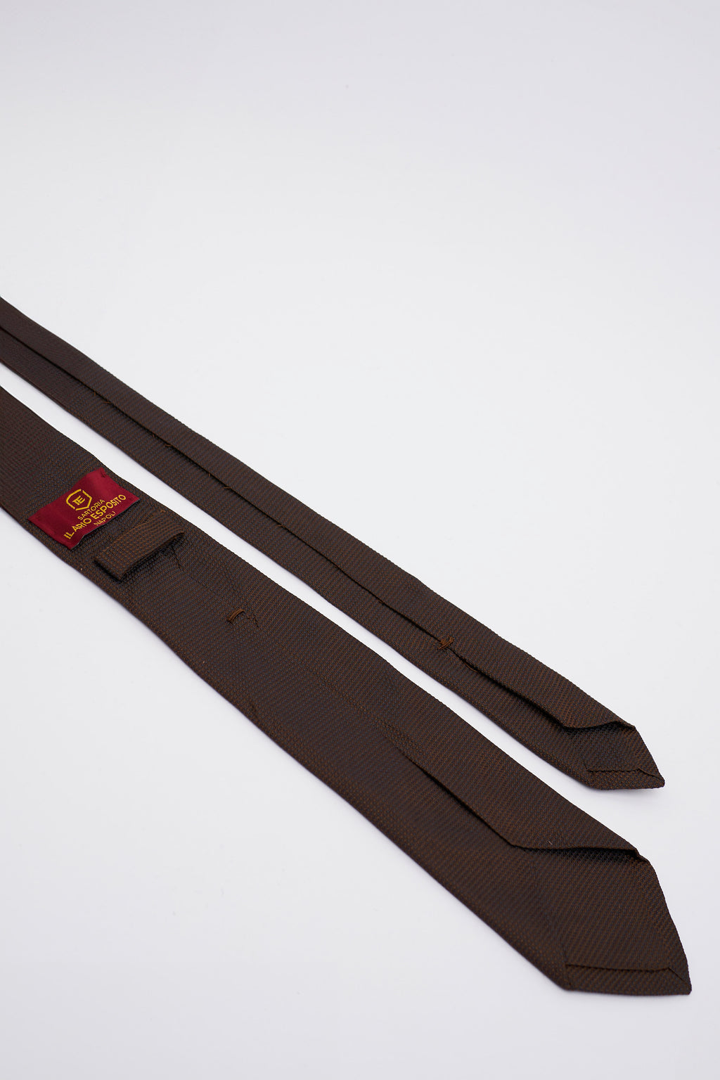 Cravatta in Seta Marrone Scuro con Texture