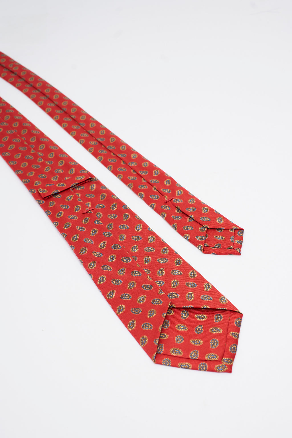 Cravatta in Seta Rossa con Motivo Paisley