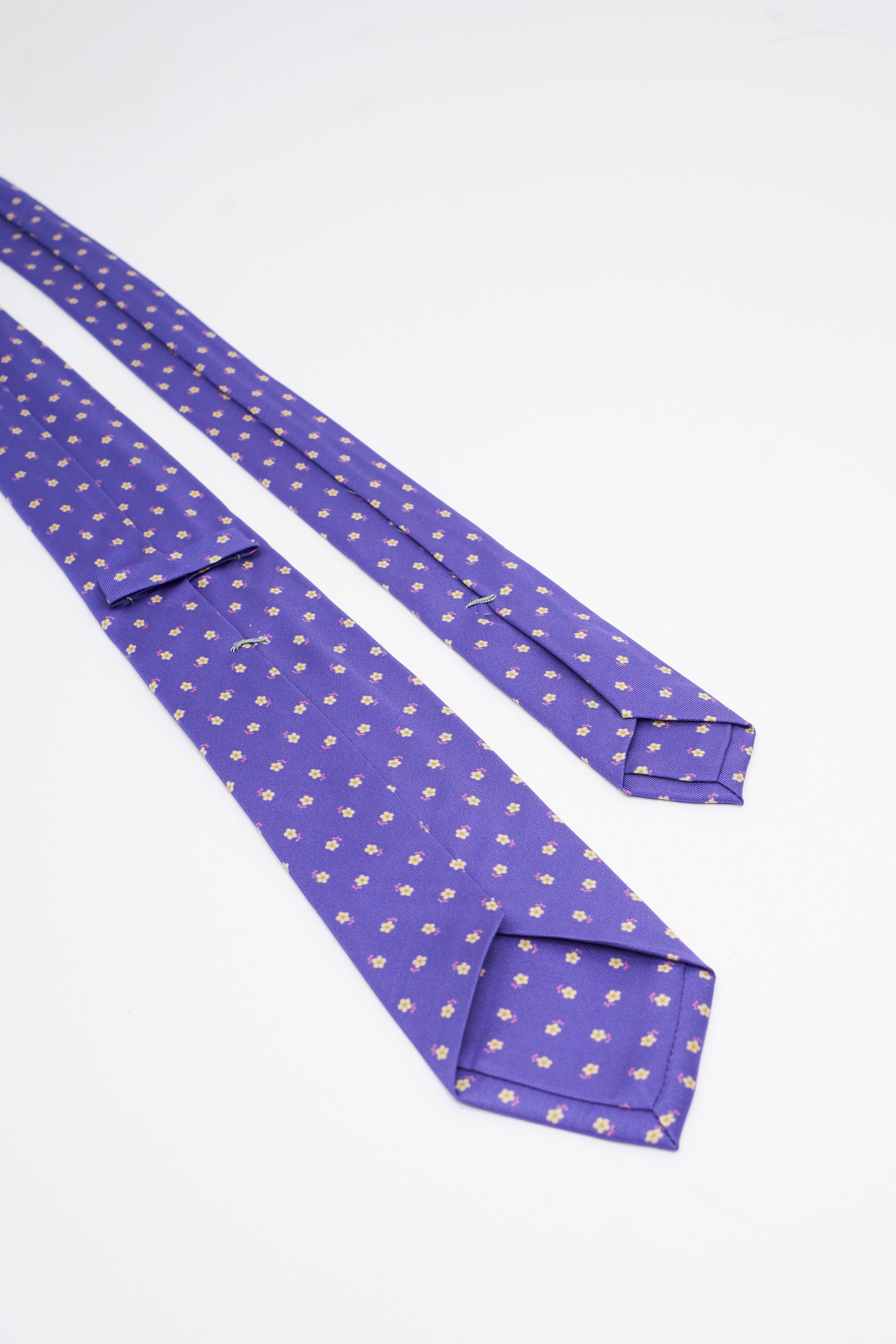 Cravatta in Seta Viola con Motivo a Fiori