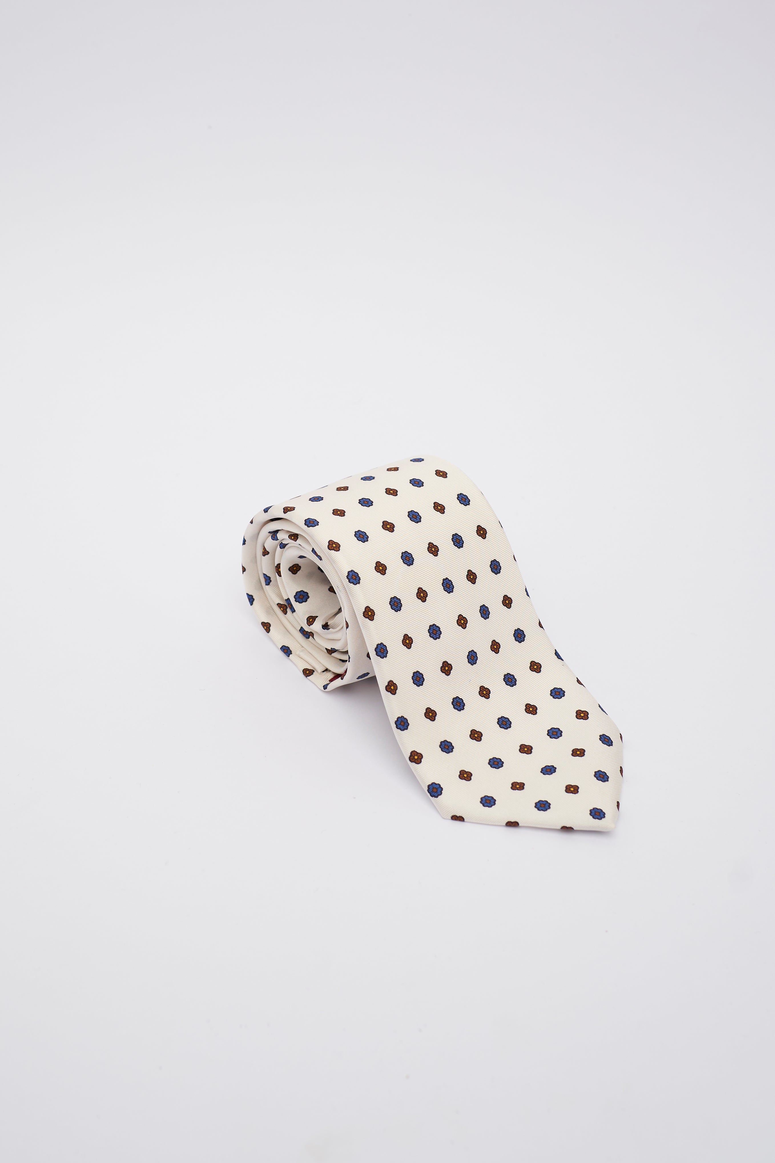 Cravatta in Seta Bianca con Fiori Celestini e Marroni Piccoli