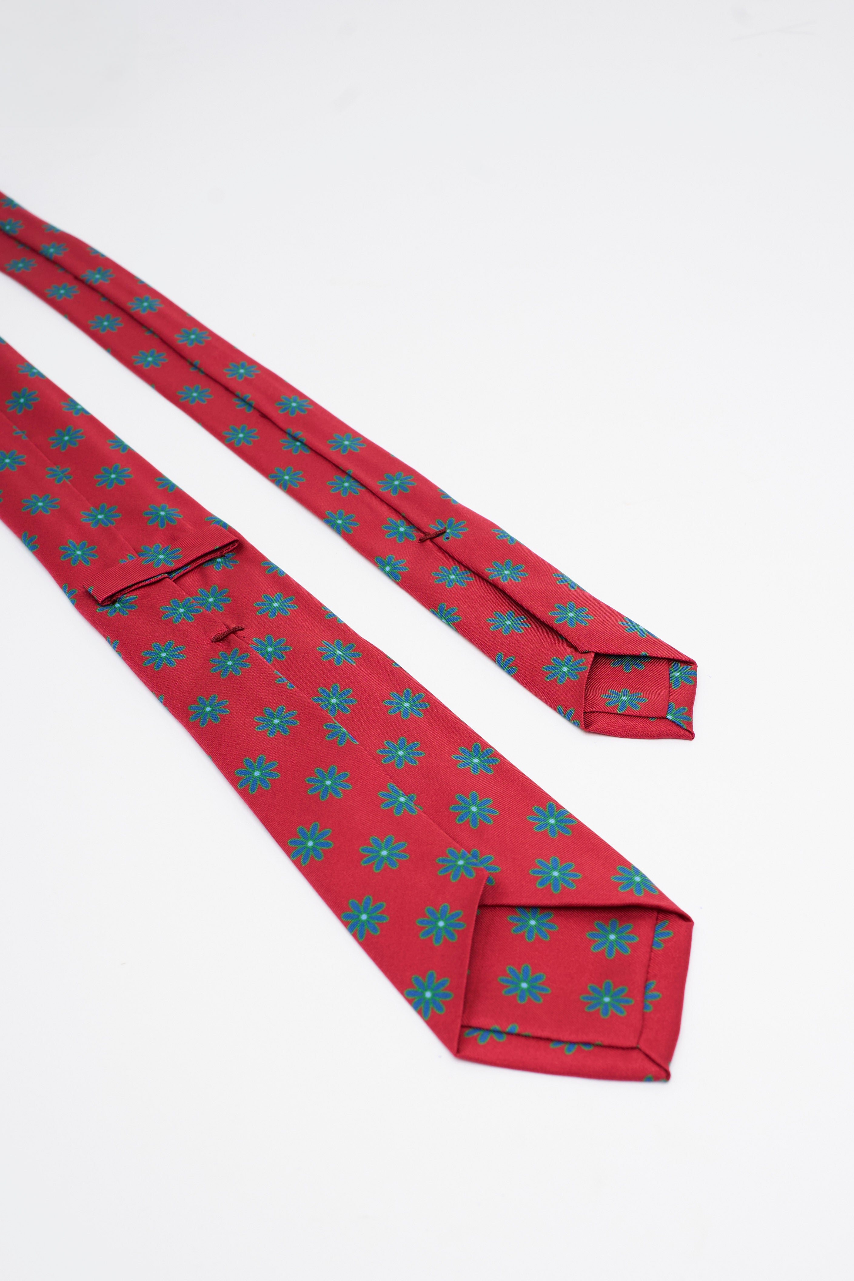 Cravatta in Seta Rossa con Motivo a Fiori Blu