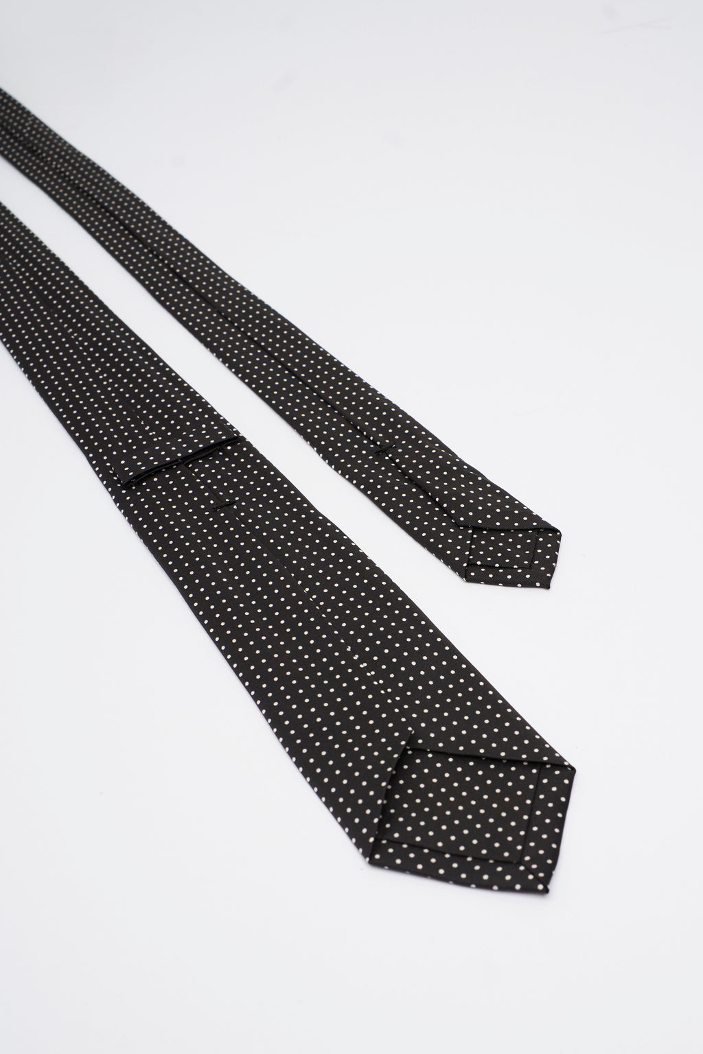 Cravatta in Seta Nera a Pois Bianche