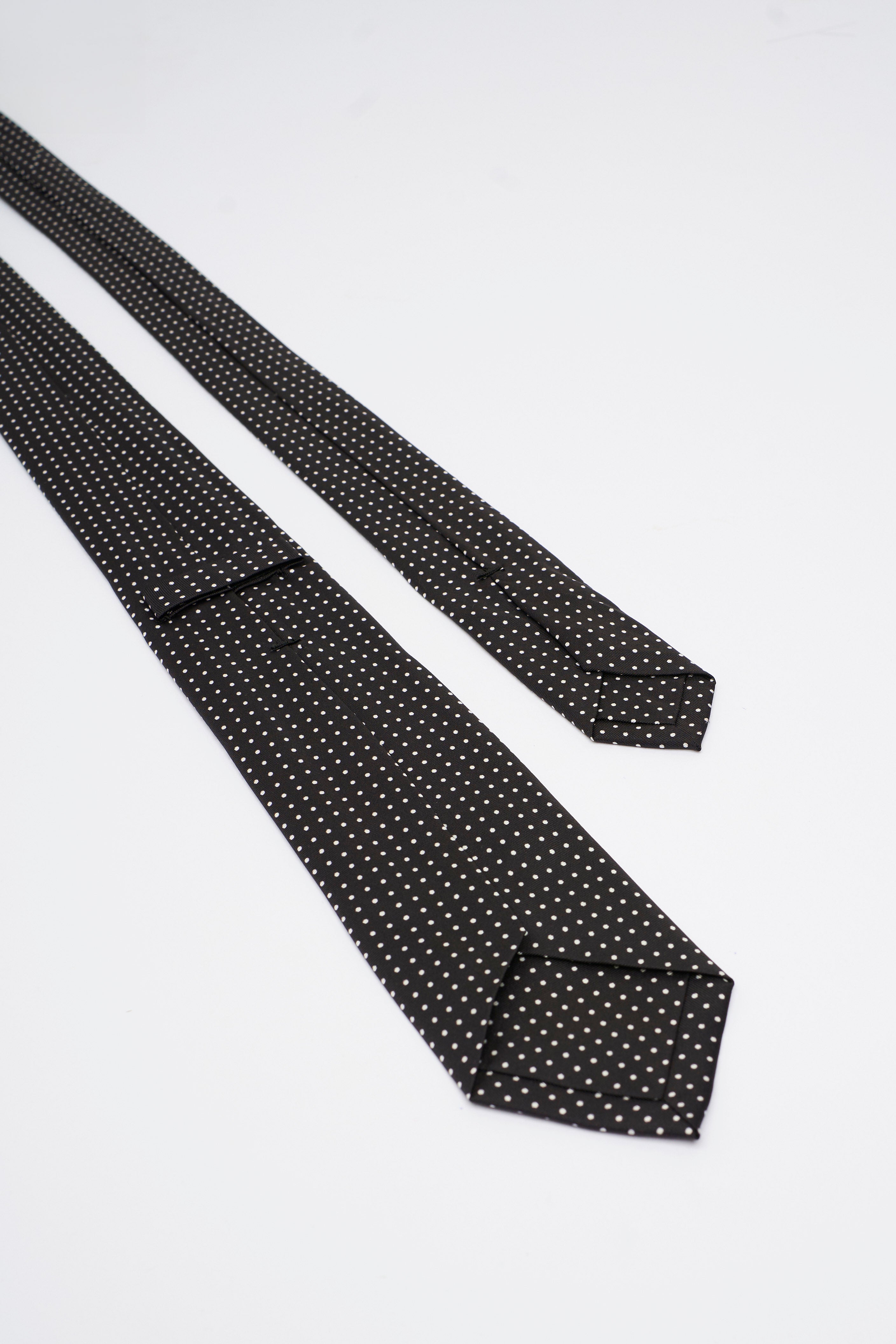 Cravatta in Seta Nera a Pois Bianche