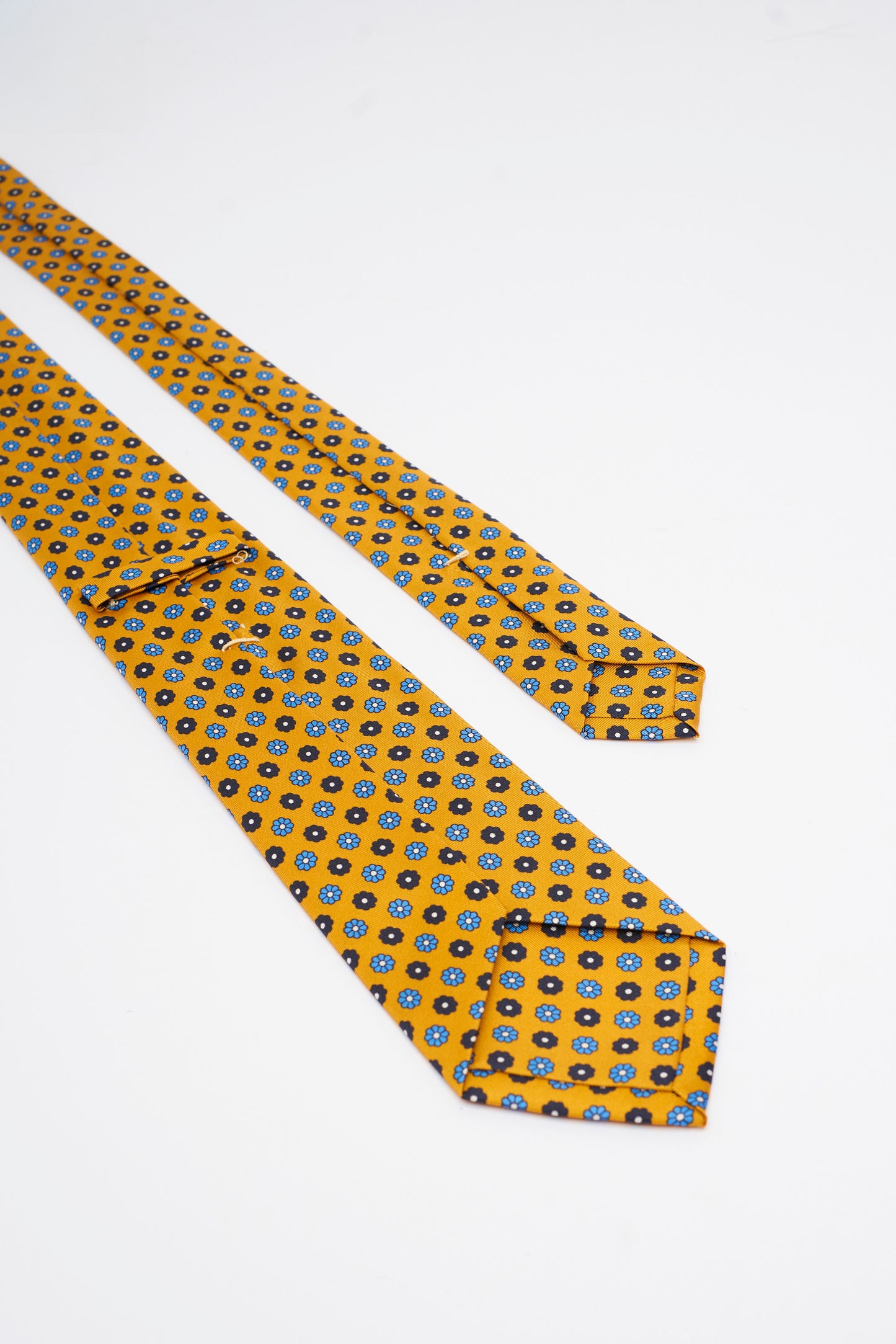Cravatta in Seta Gialla con Motivo a fiori Geometrici