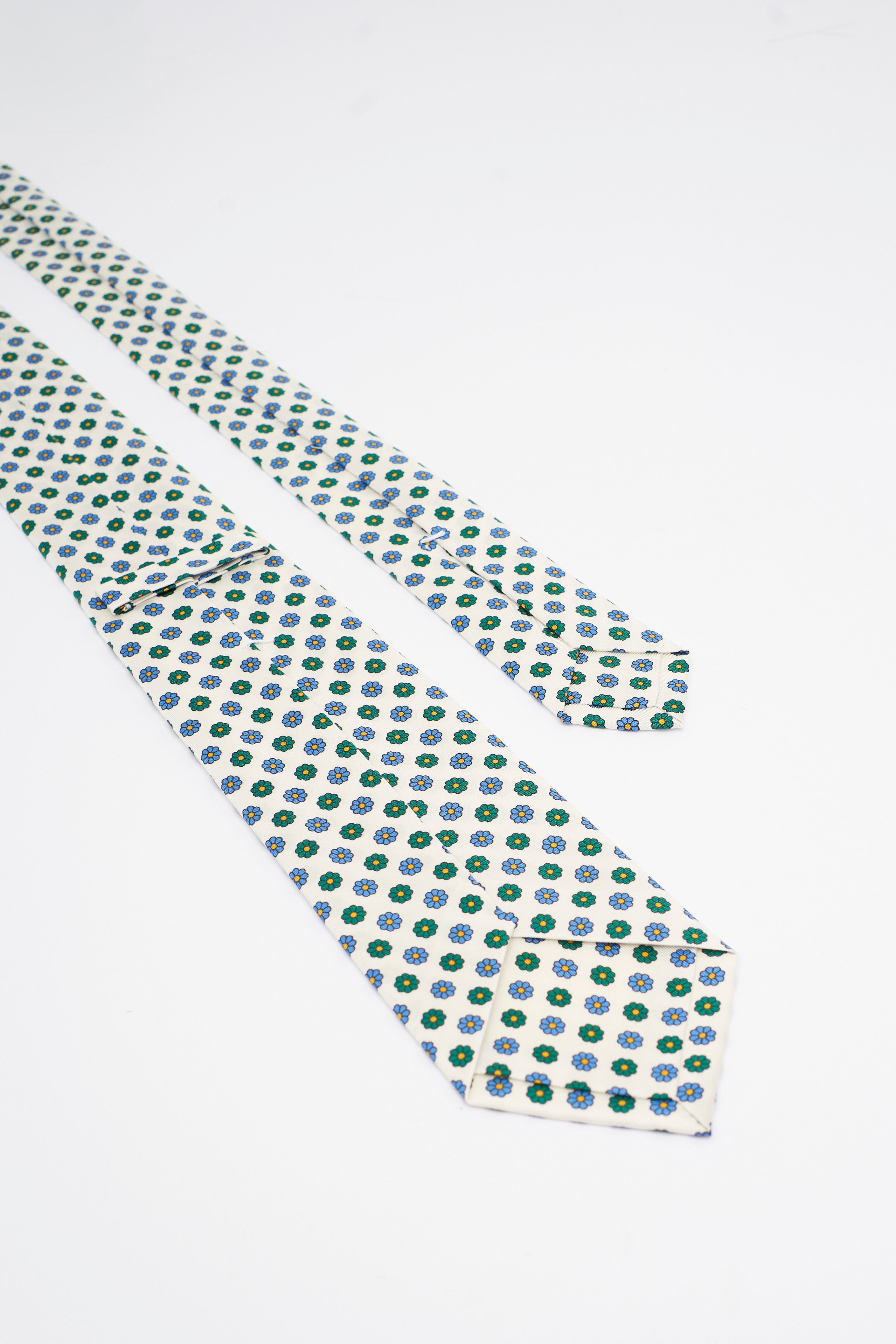 Cravatta in Seta Panna con Motivo a Fiori Geometrici