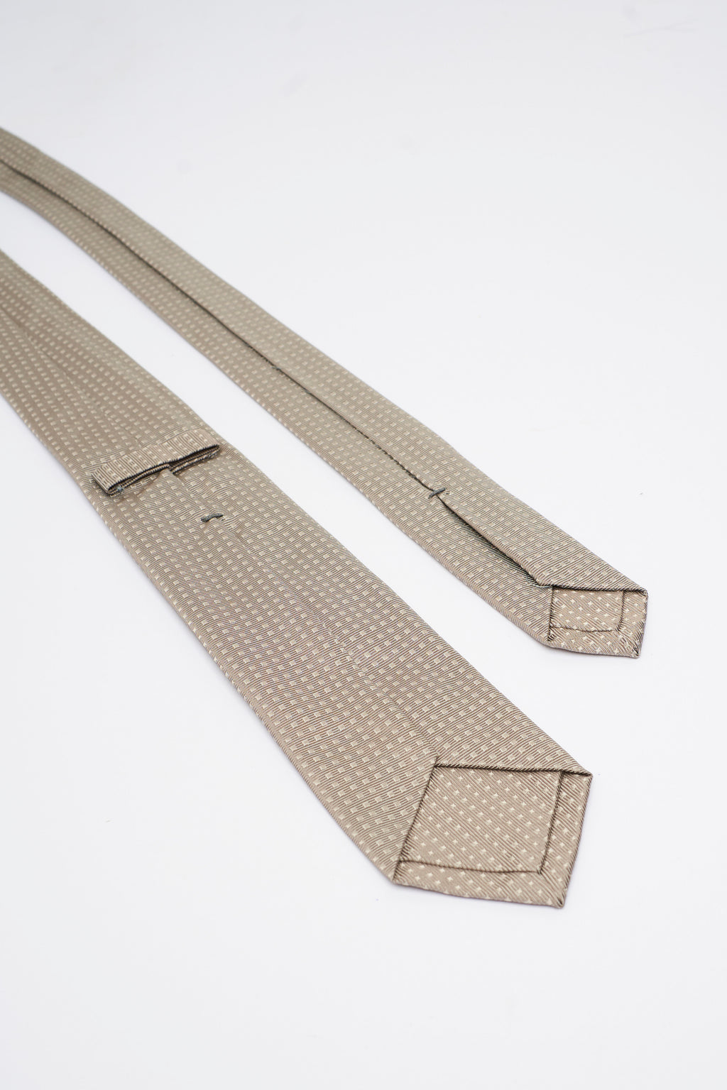 Cravatta in Seta Beige con Motivo a Puntini