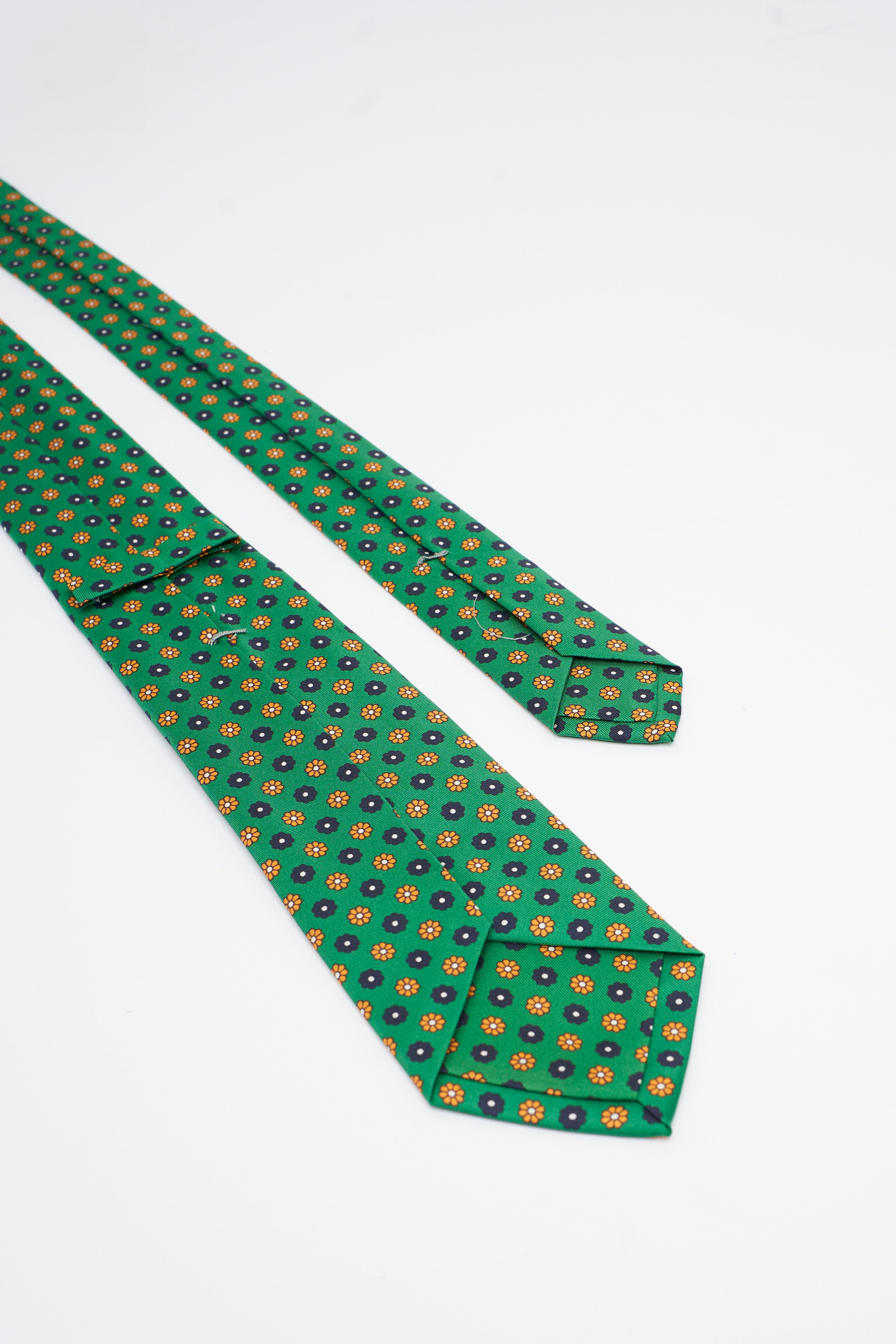 Cravatta in Seta Verde con Motivo a Fiori Piccoli