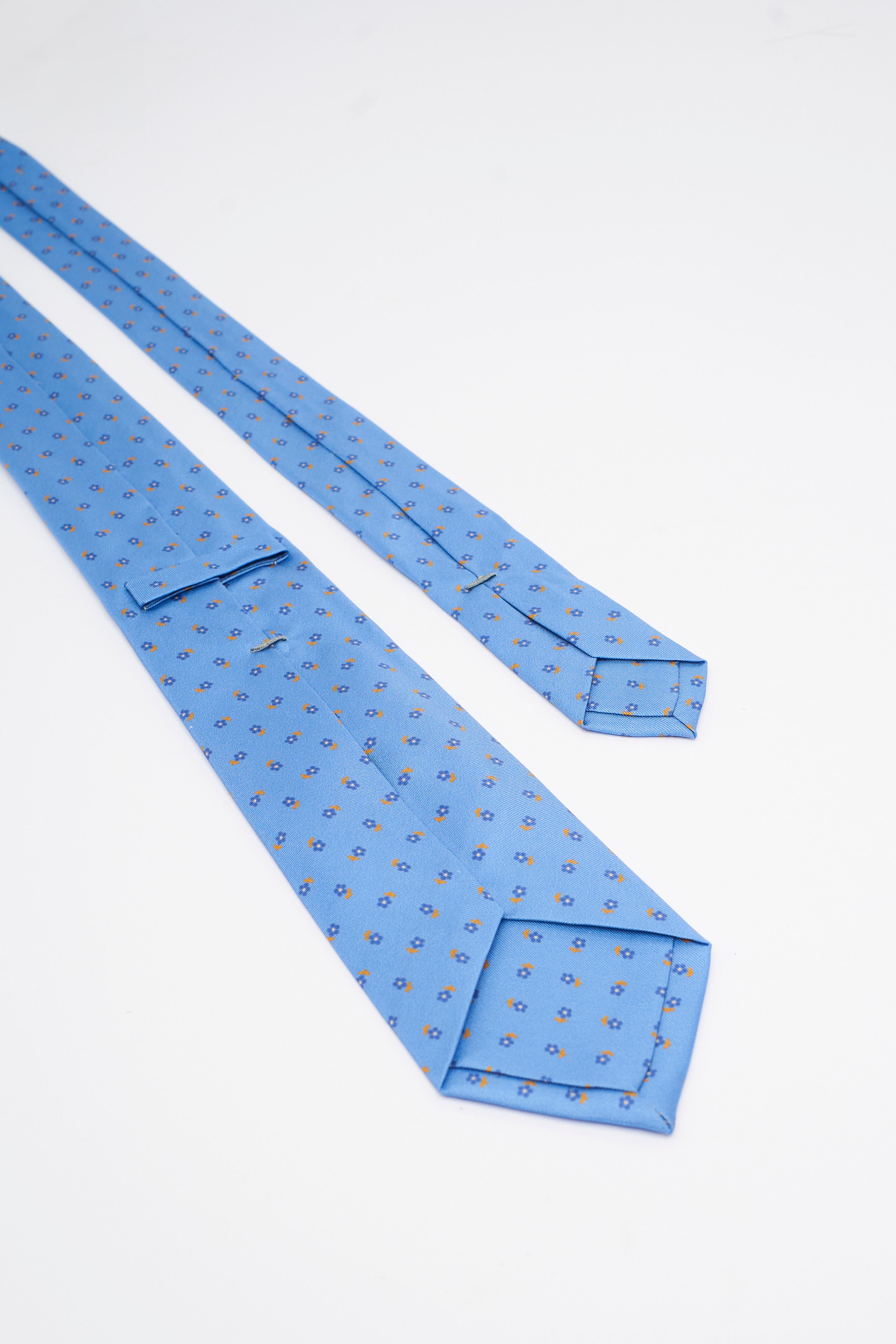 Cravatta in Seta Azzurra con Motivo a Piccoli Fiori