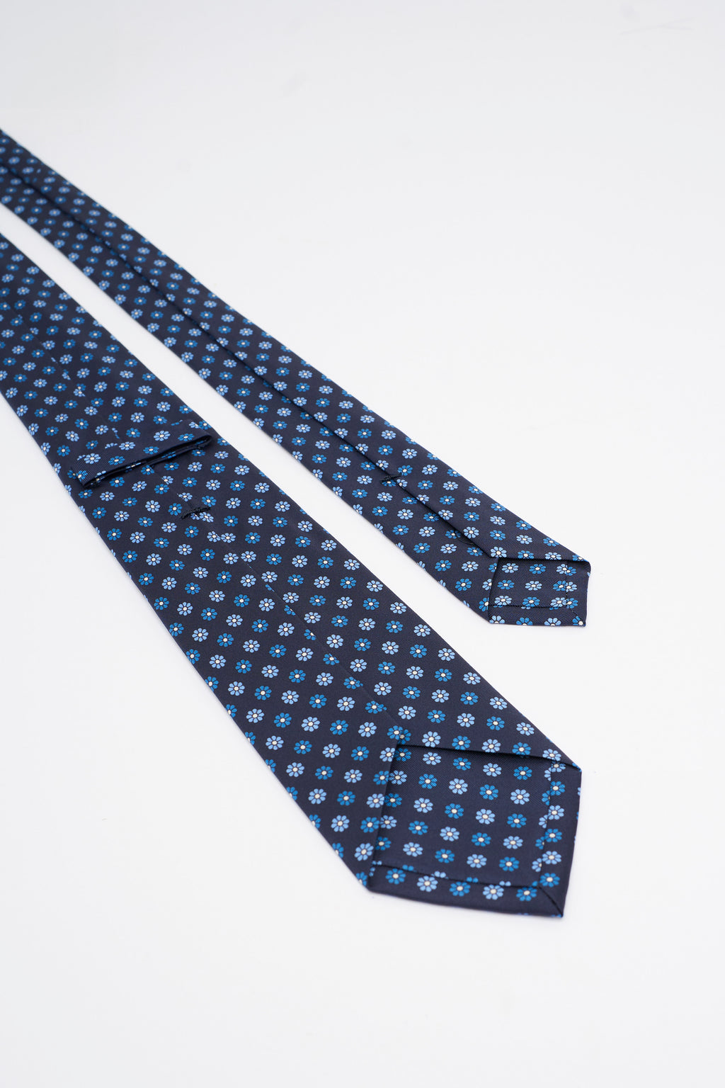 Cravatta in Seta Blu con Motivo a Fiori