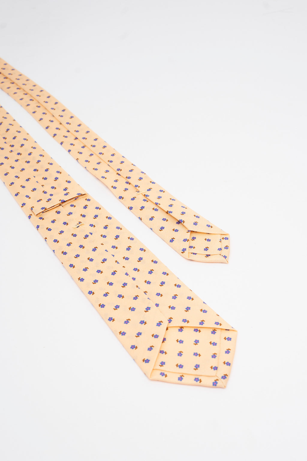 Cravatta in Seta Color Crema con Motivo a Fiori