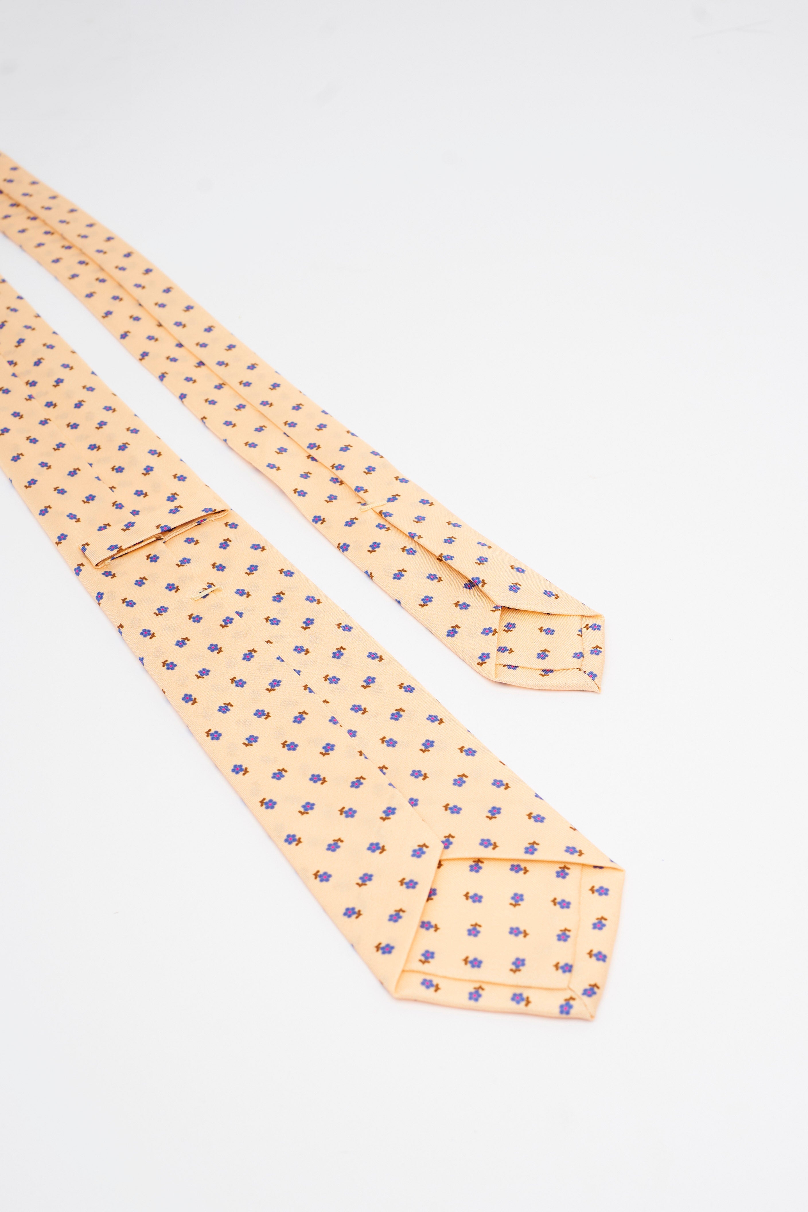 Cravatta in Seta Color Crema con Motivo a Fiori