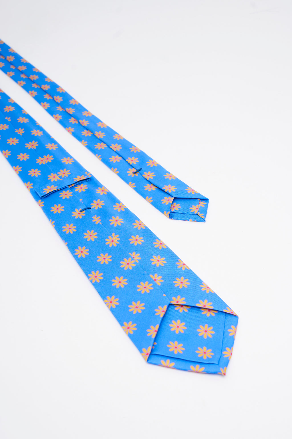 Cravatta in Seta Azzurra con Motivo a Fiori Gialli