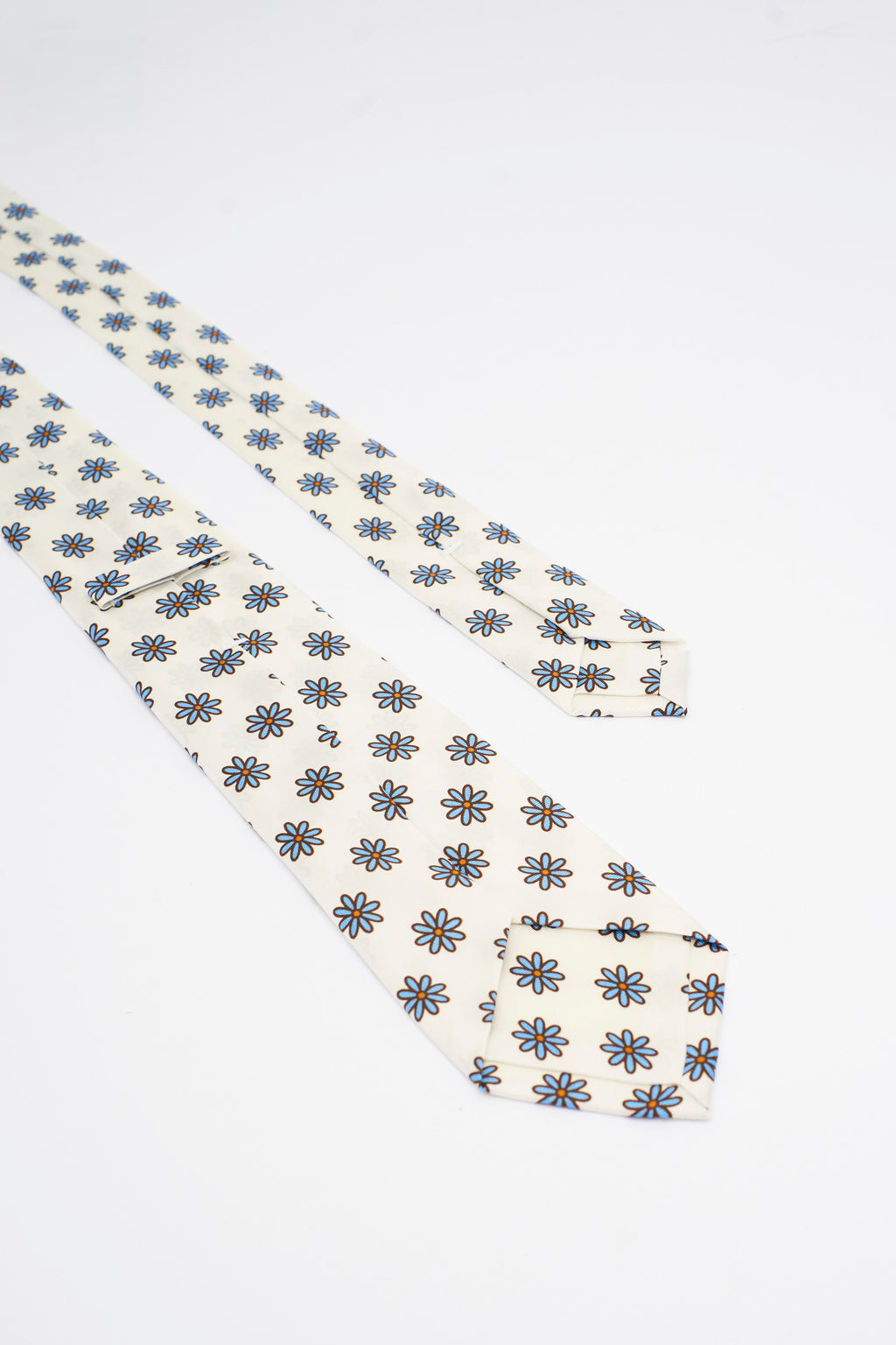 Cravatta in Seta Panna con Motivo a Fiori Azzurri