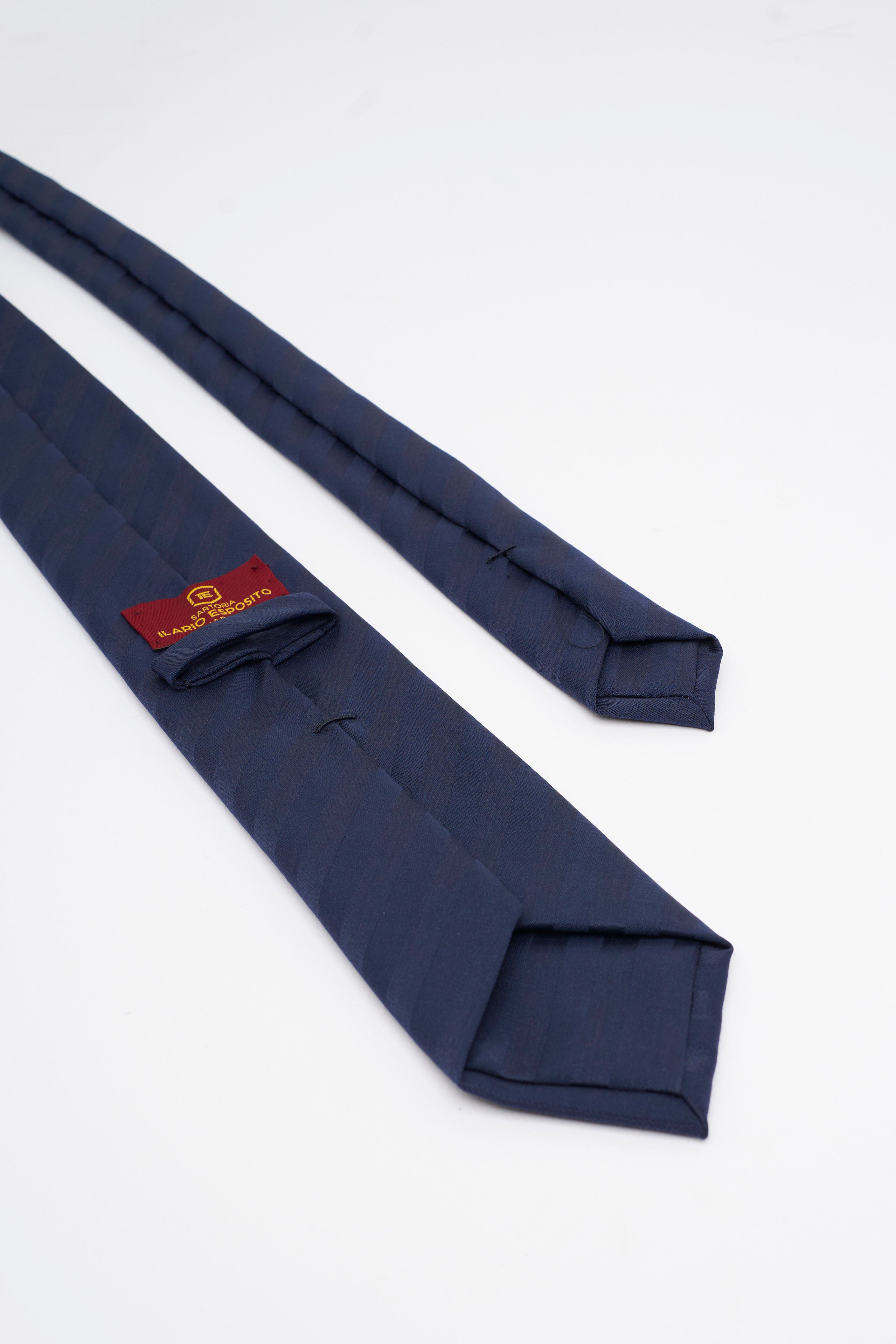 Cravatta in Seta Blu Navy con Motivo