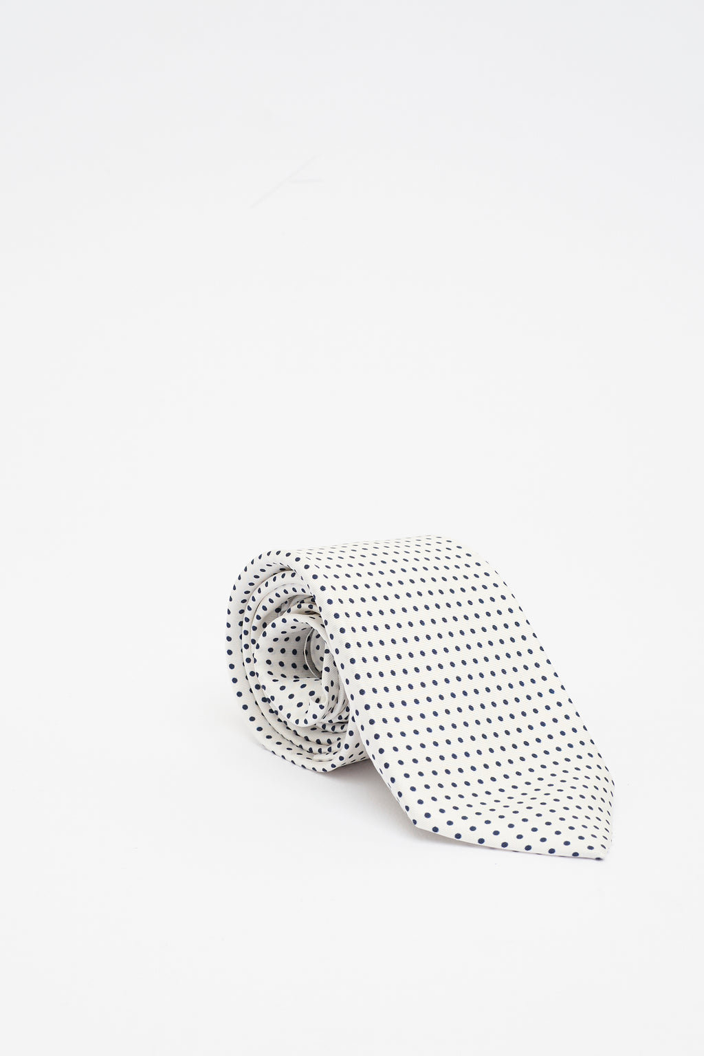 Cravatta in Seta Bianca con Motivo a Pois Nere